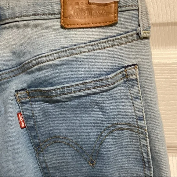 Levi’s Wedgie Fit Light Wash Denim Jeans, Size 26 - Picture 6 of 14